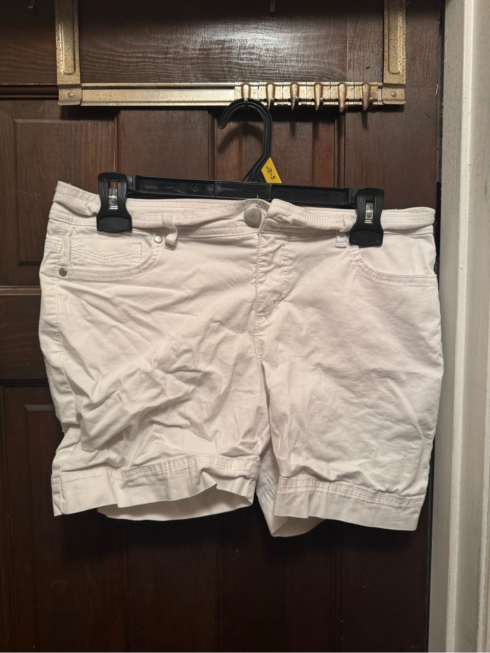 Women's Size 6P Bandolino Cream Casual Cotton Shorts